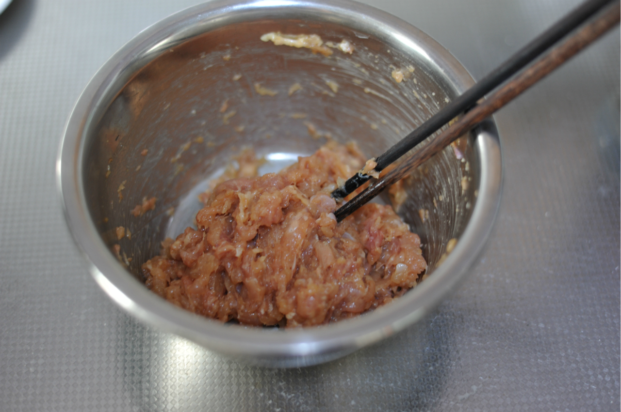 香菇鸡肉豆腐卷的做法 步骤6
