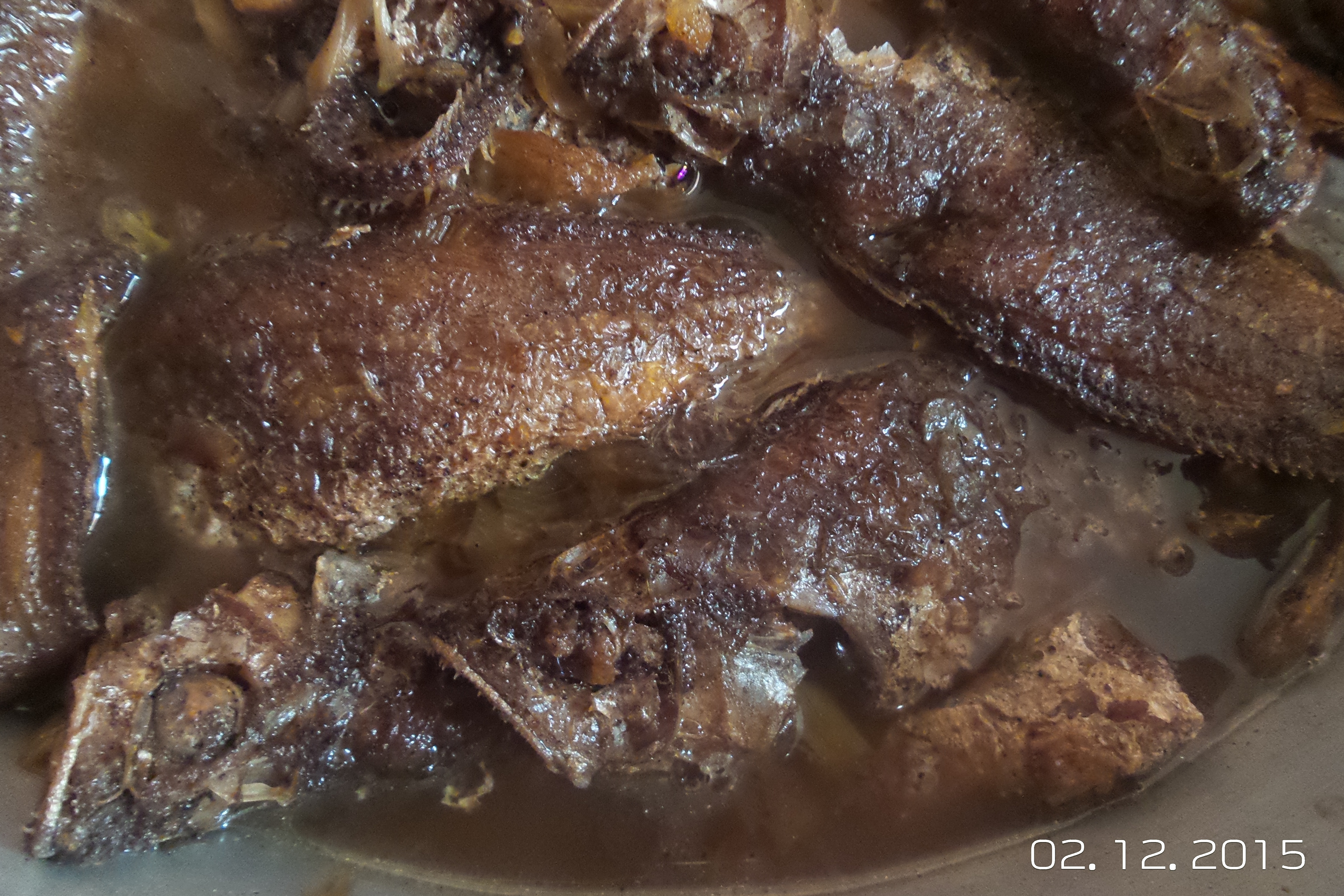 爆鱼。又叫熏鱼。