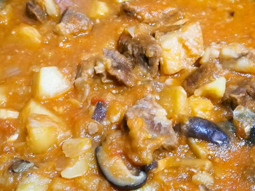 番茄土豆香菇炖牛腩的做法