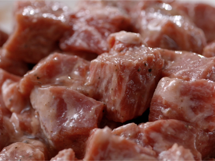 【蒜子牛肉粒】大蒜還有這種妙用，漲知識(shí)了！的做法 步驟1