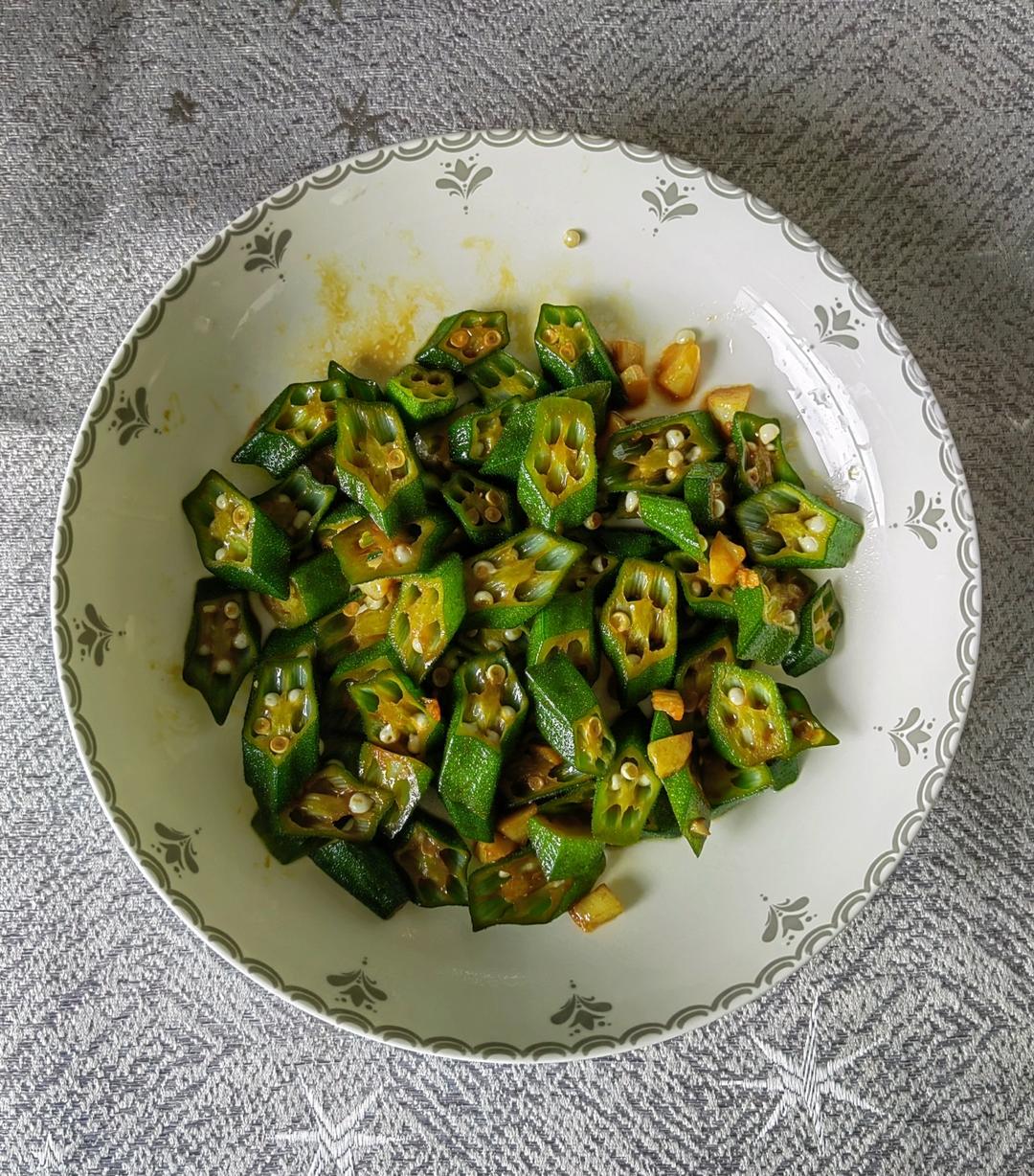 简单好吃的炒秋葵