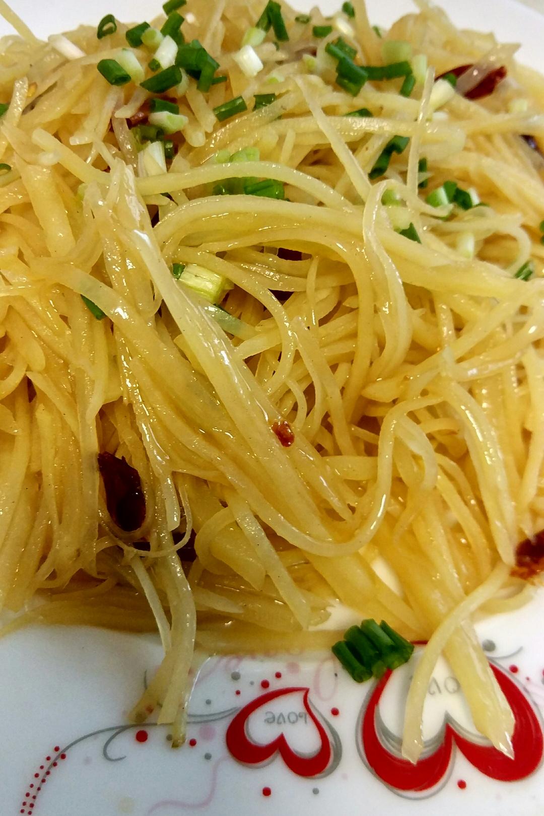 千瑜妈妈做的酸辣土豆丝