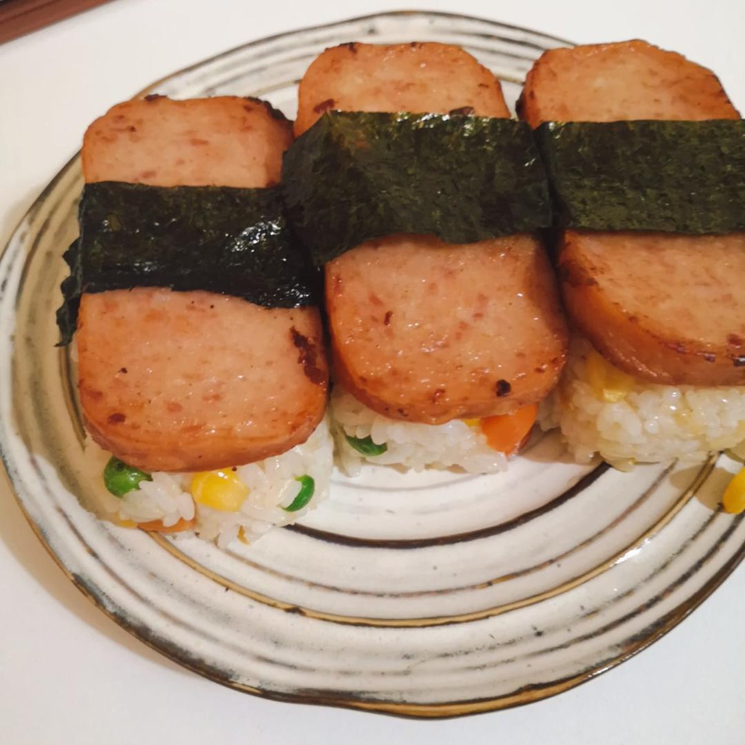 超厚超满足的午餐肉饭团