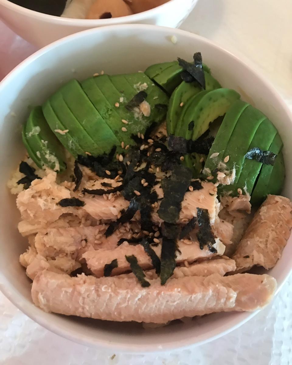 牛油果金枪鱼拌饭