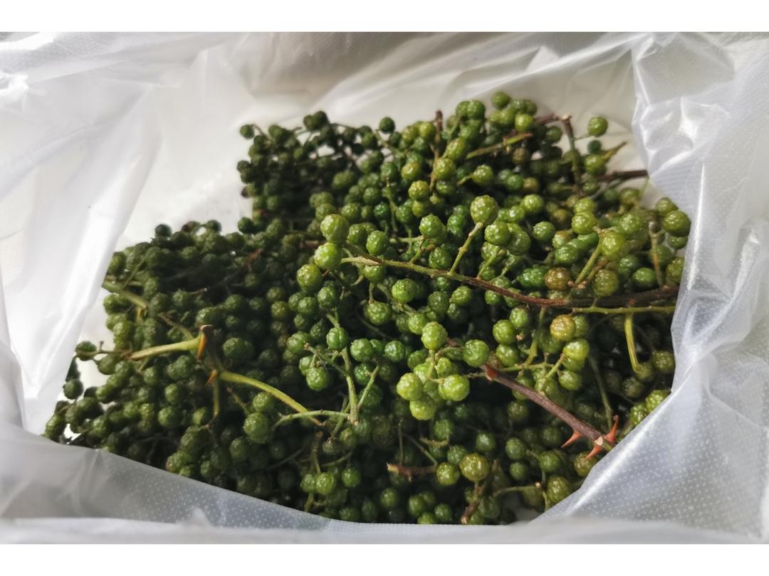 1斤青花椒2斤菜籽油，在家自制纯天然花椒油，又麻又香不发苦