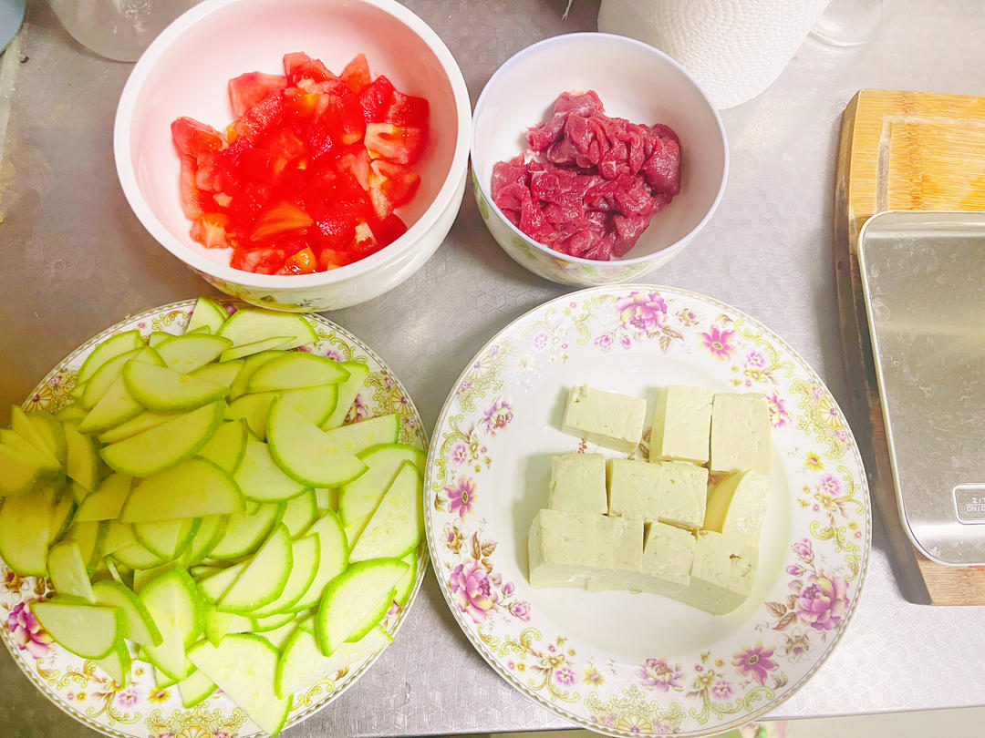 一天瘦一斤的                          低脂番茄豆腐汤