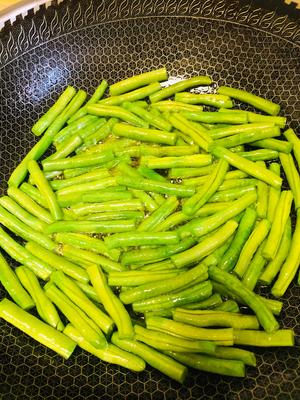 纯素美食｜干煸四季豆的做法 步骤5