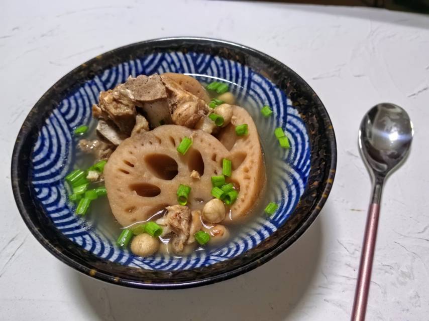 莲藕花生排骨汤