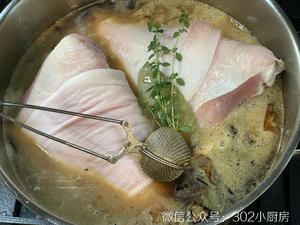 【0087】德式脆皮烤猪肘 <302小厨房>的做法 步骤10