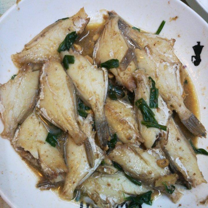 普宁豆酱焖竹仔鱼