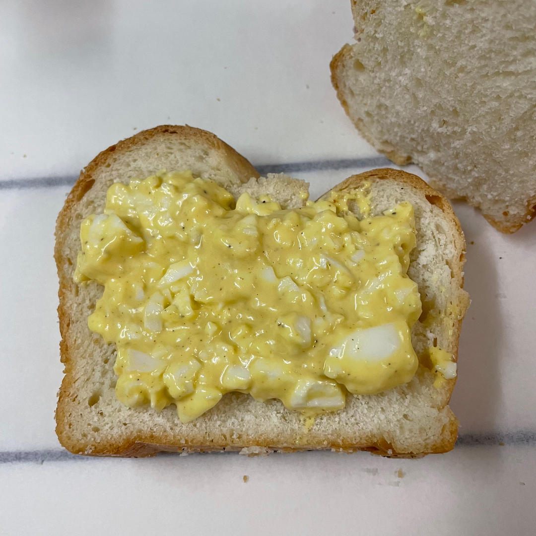 鸡蛋沙拉三明治