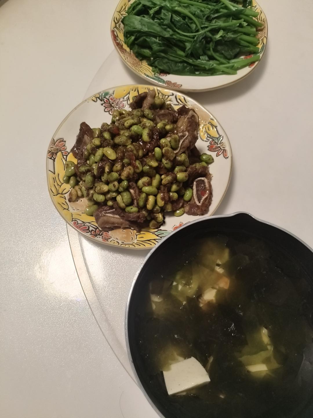 茶餐厅的招牌黑椒牛仔骨