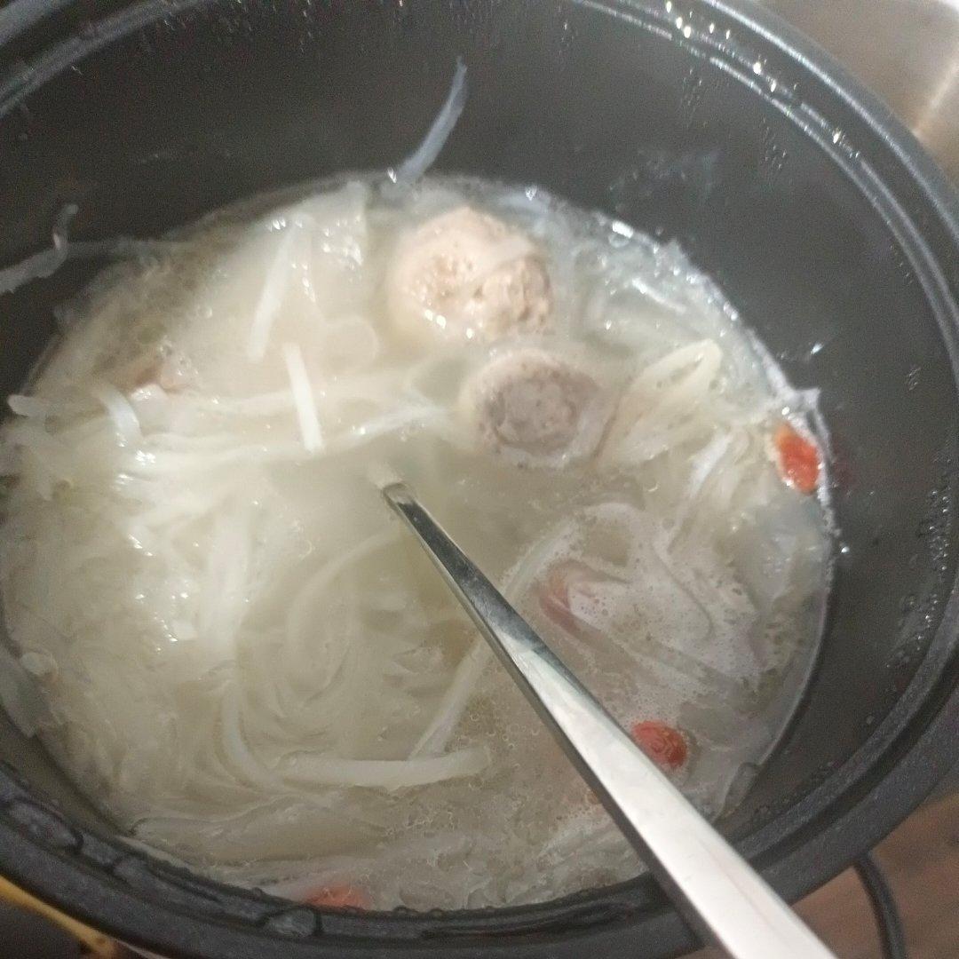 奶白鲜香的萝卜丝煎蛋汤
