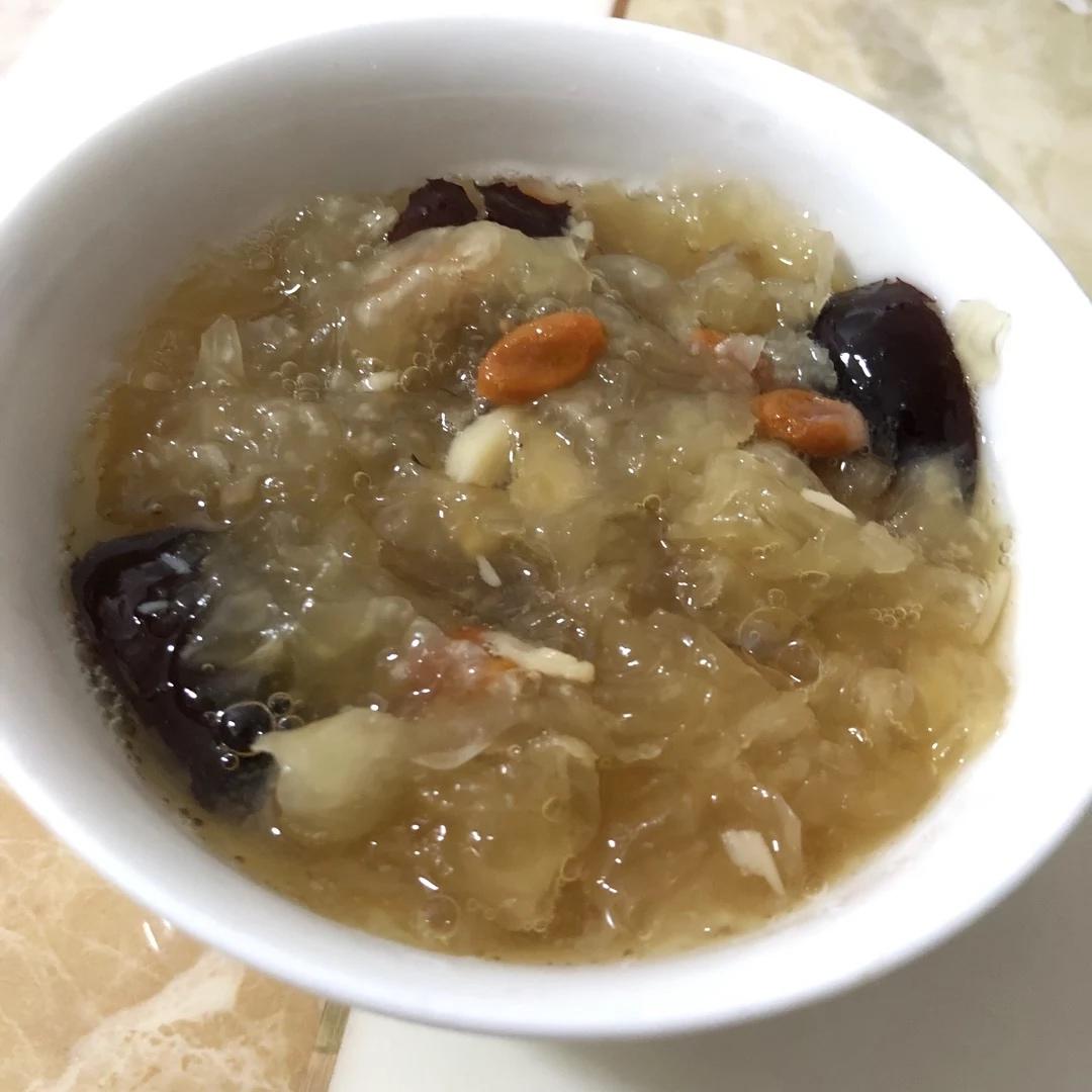 红枣银耳莲子羹（有出胶质、出胶，懒人的电压力锅版）