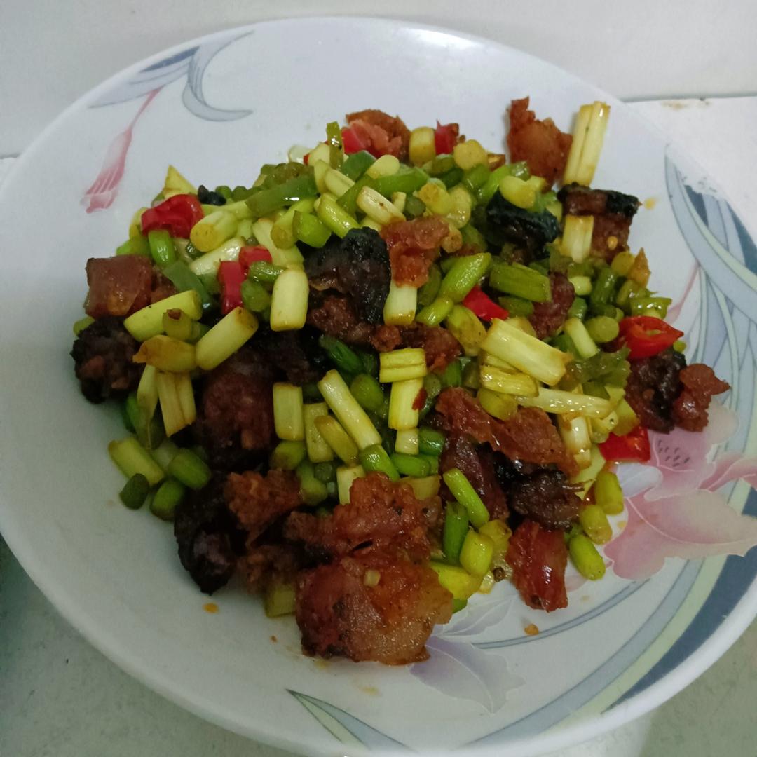 蒜薹炒川味香肠