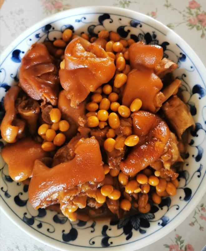 回味无穷的黄豆焖猪手的做法