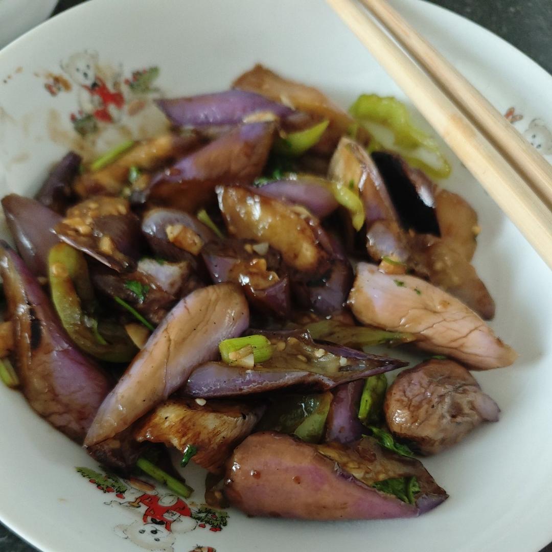 不用炸不吸油，咸香入味三分的红烧茄子