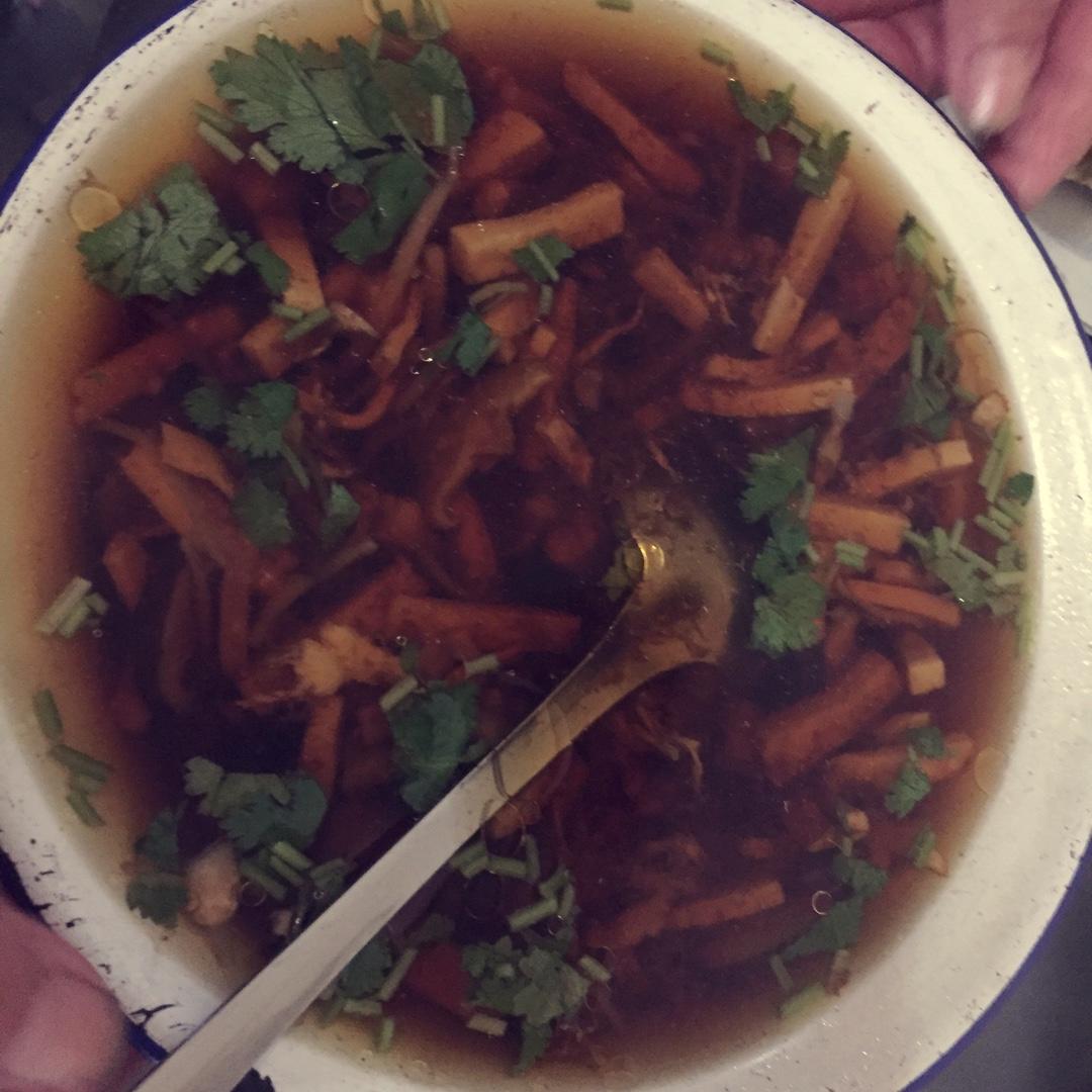 酸辣汤 Spicy & Sour Shredded Pork Soup