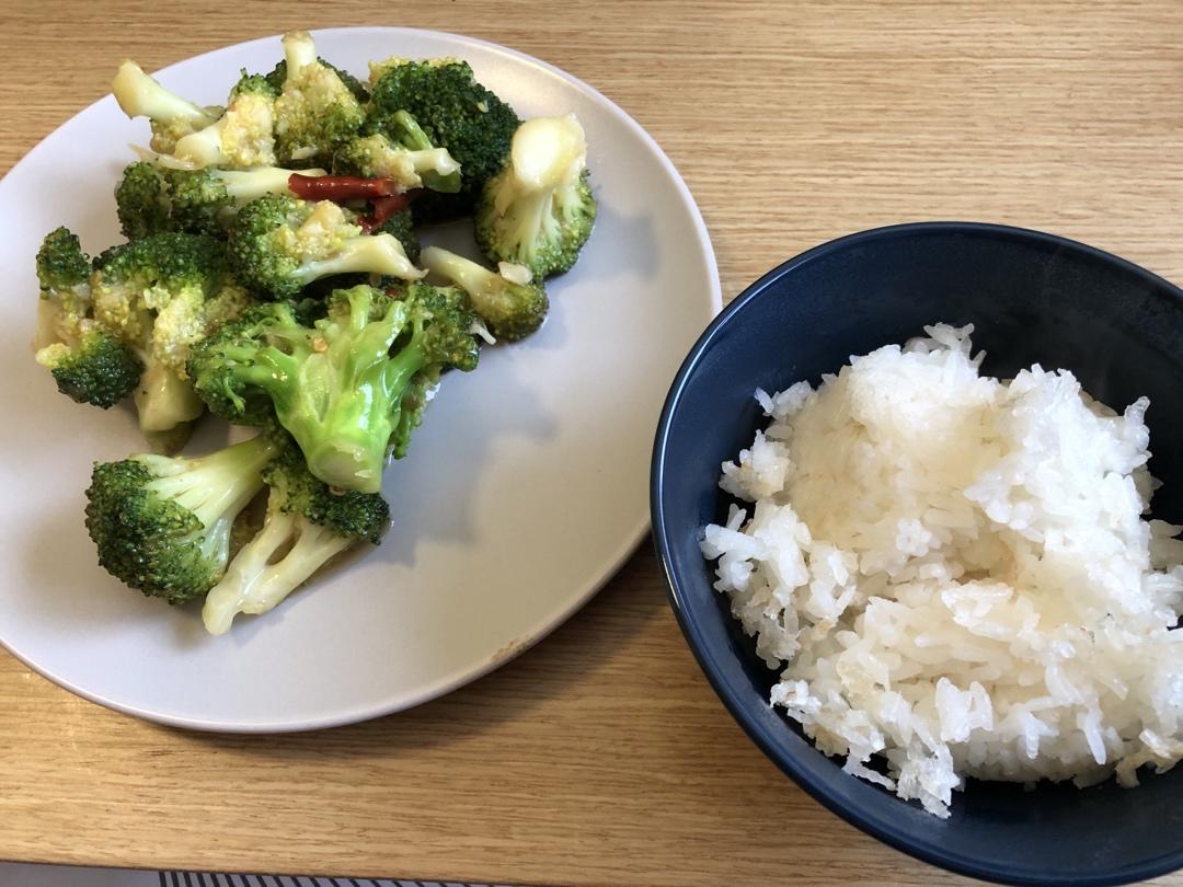 好吃到爆的耗油蒜蓉西兰花(从不修图，喜欢请关注)