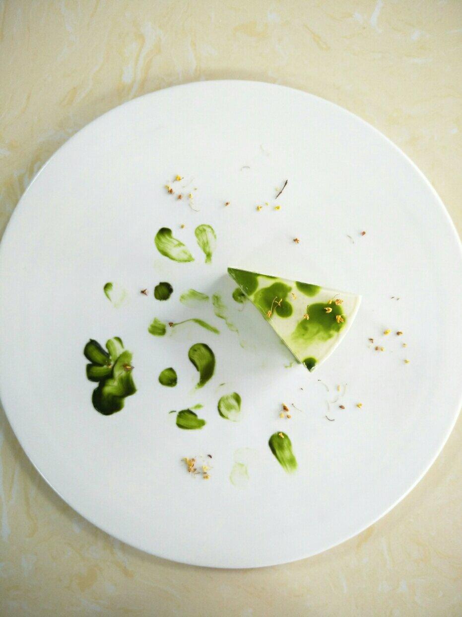 开心果慕斯配香草椰子慕斯