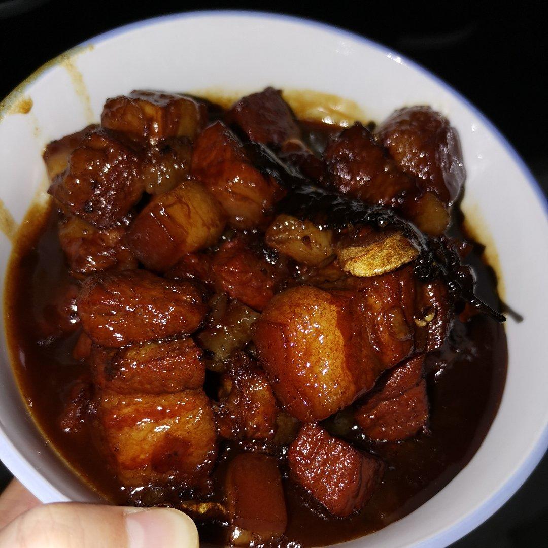 吃着碗里望着锅里的红烧肉