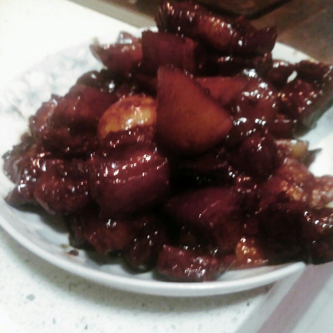 吃着碗里望着锅里的红烧肉