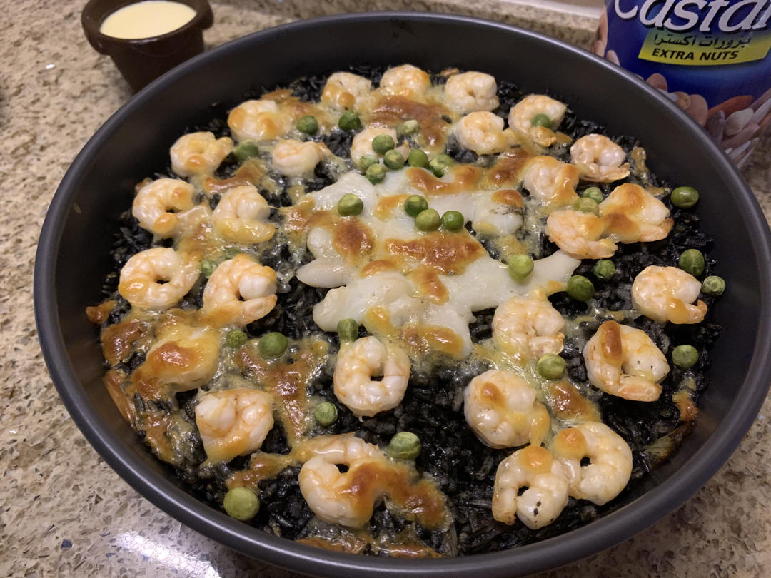 西班牙墨鱼汁海鲜饭