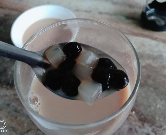 自制珍珠椰果奶茶的做法