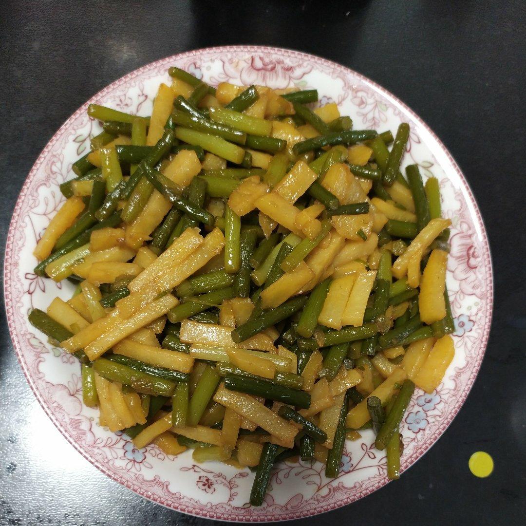 蒜薹土豆条