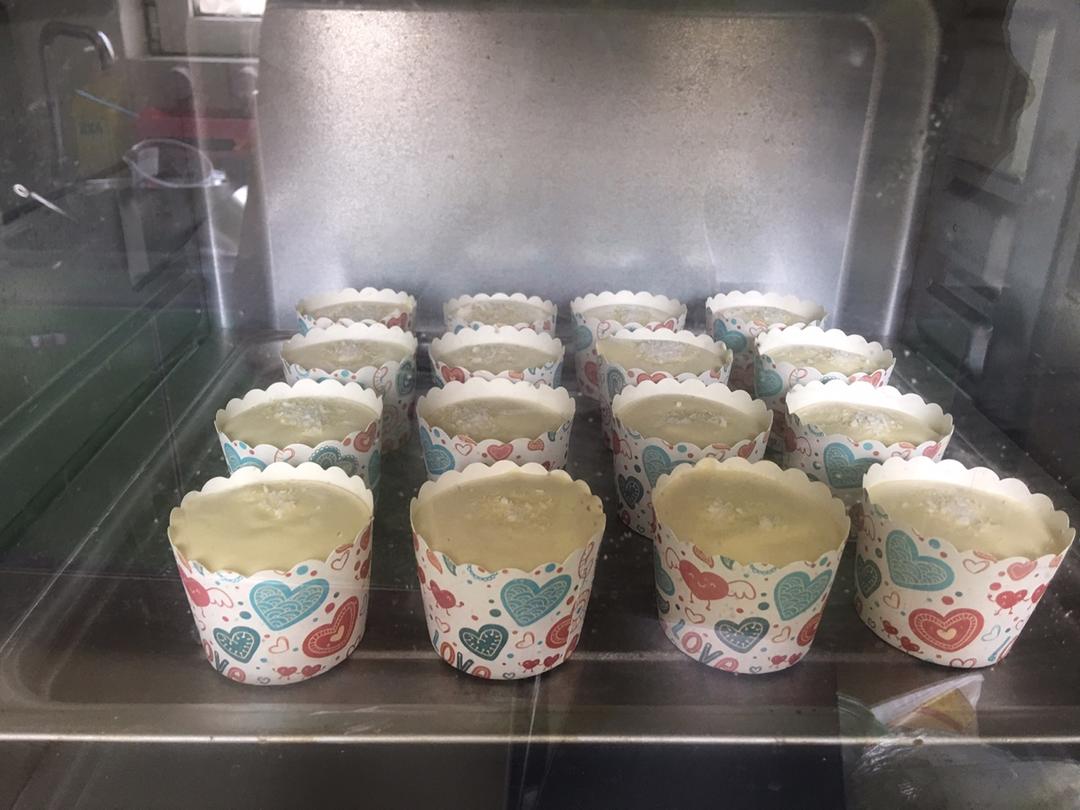 不塌不凹的纸杯戚风蛋糕