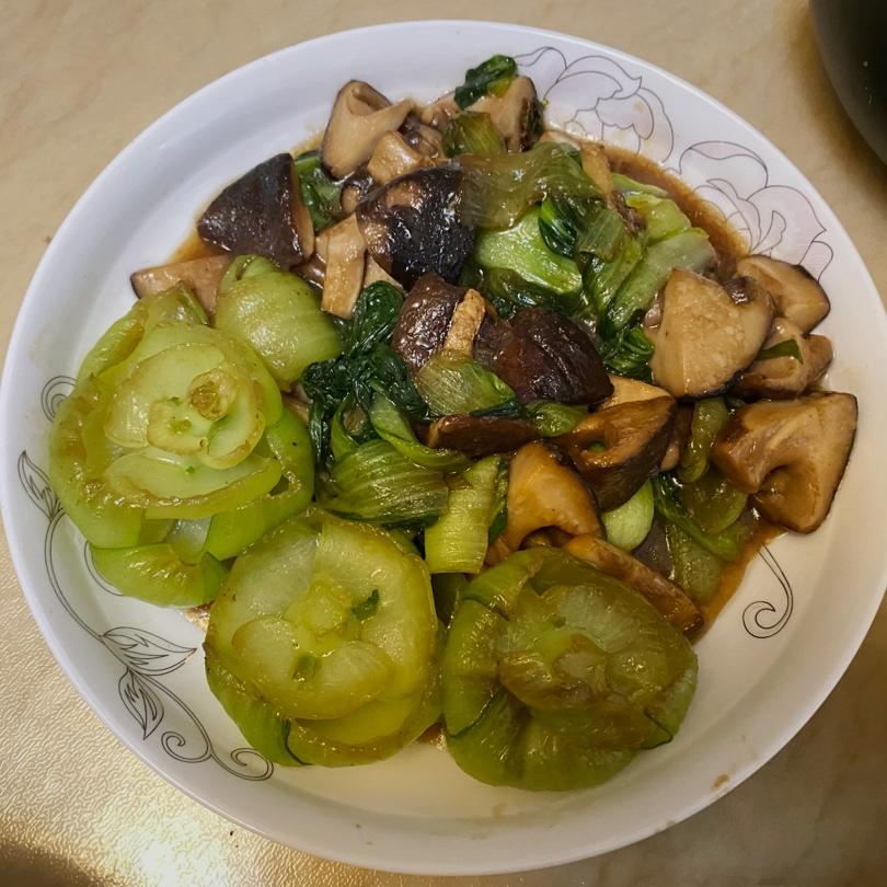 老丁的私房菜-香菇炒油菜