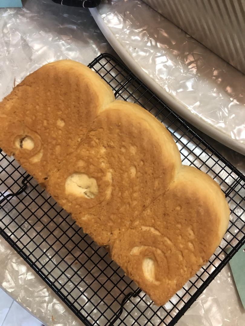 用烤箱自己做面包--手工牛奶吐司面包
