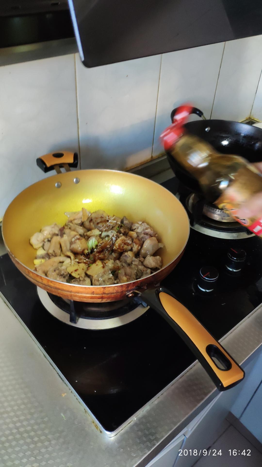 小鸡炖蘑菇的做法 步骤3