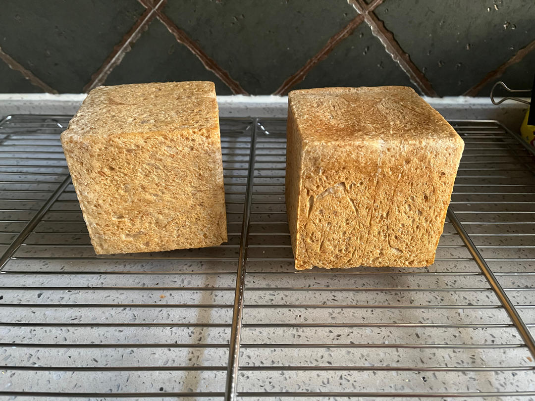 第三天依然柔软的粗全麦吐司