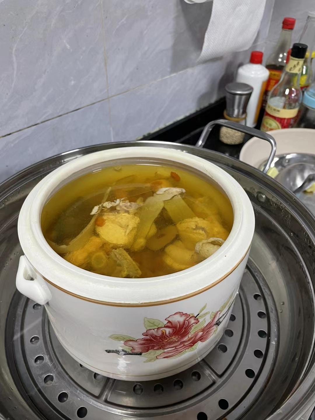 花旗参炖鸡汤