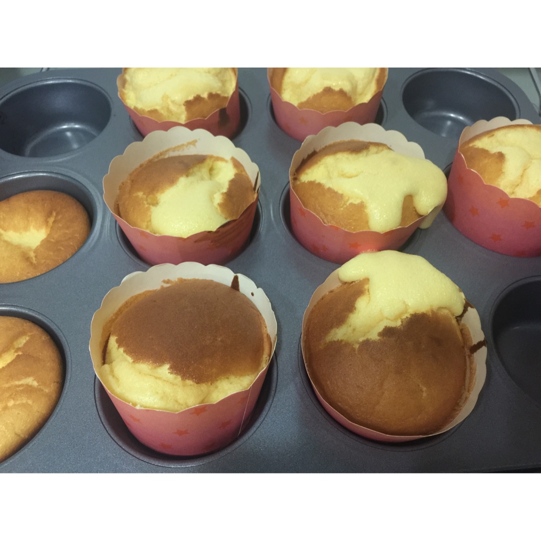 葡萄干棉花纸杯蛋糕