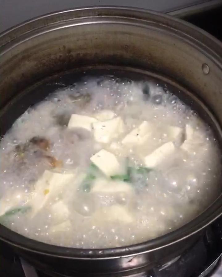 鲫鱼豆腐汤