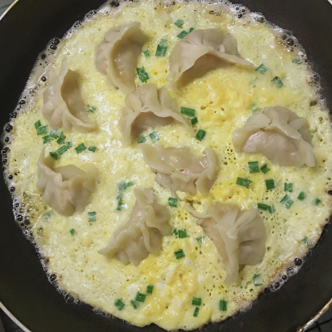 轻轻松松蛋抱饺子
