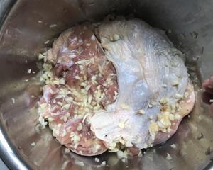 蒜香照烧鸡腿肉的做法 步骤2