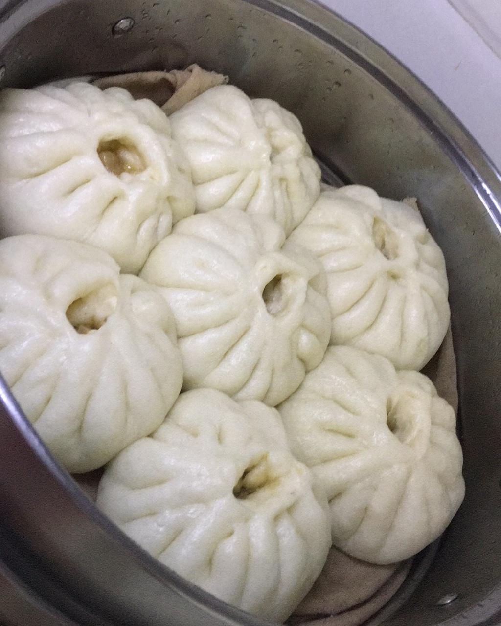 赖雅梅做的松软多汁的肉包子
