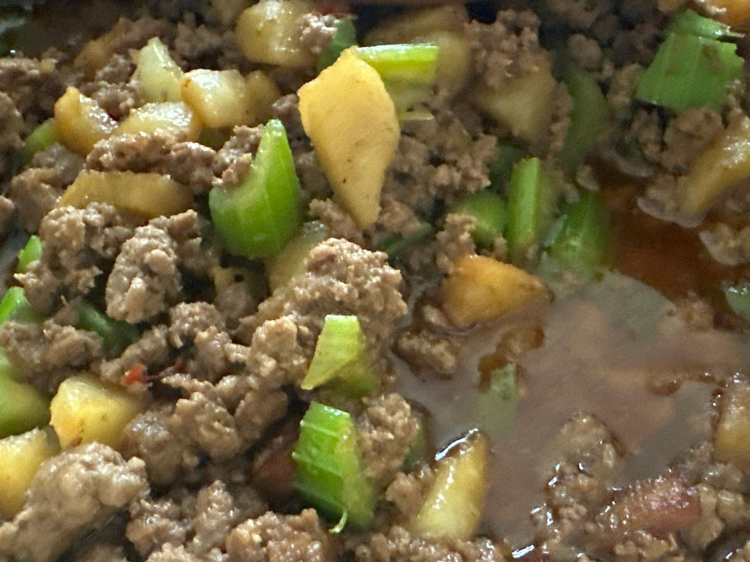 【多汁麻辣牛肉末烧土豆】-15分钟搞定的下饭菜