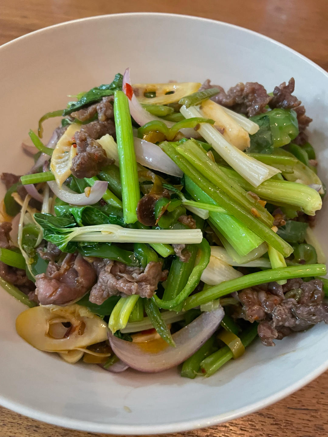 泡椒芹菜炒牛肉