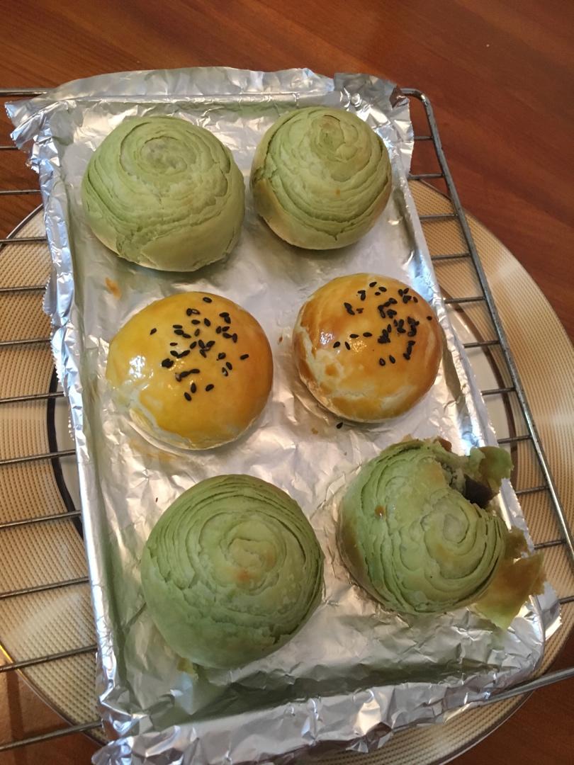 掉渣渣的蛋黄酥（超详细的方子）