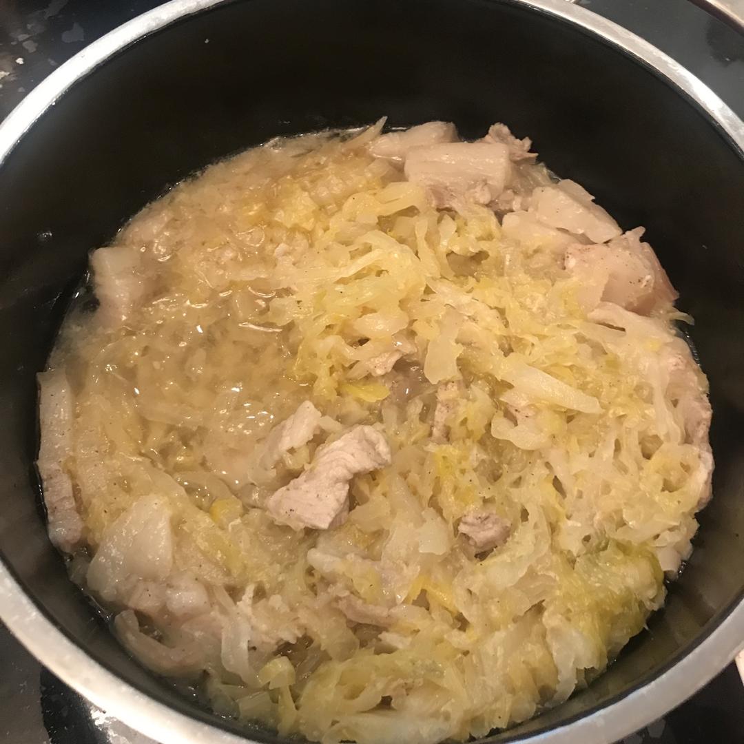 五花肉炖酸菜【最爱妈妈菜】
