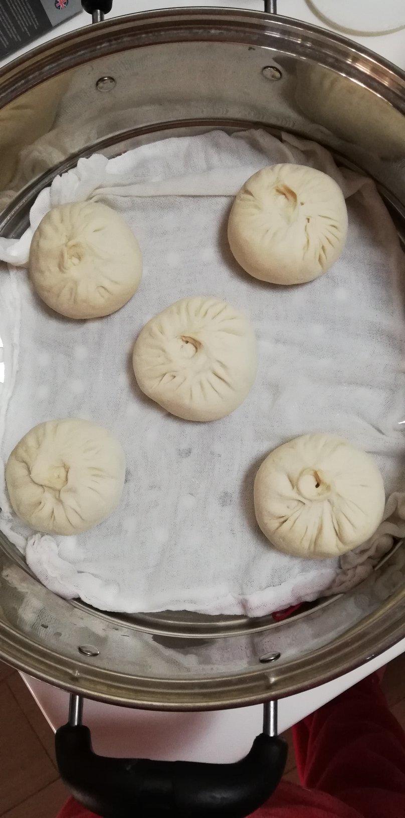 松软多汁的肉包子