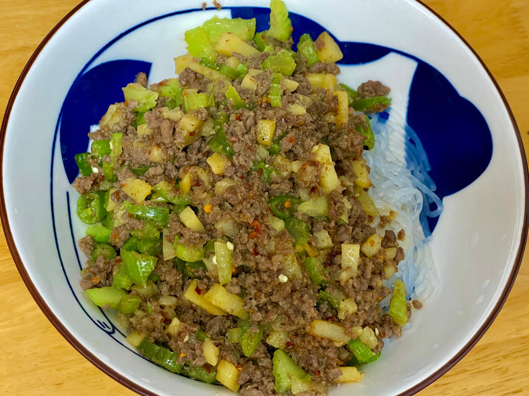 【多汁麻辣牛肉末烧土豆】-15分钟搞定的下饭菜