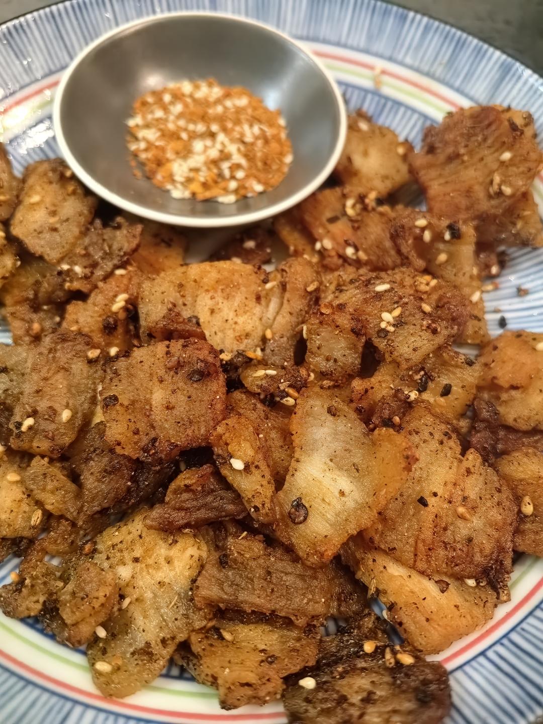 “椒盐五花肉” 一口炒锅就能吃到烧烤