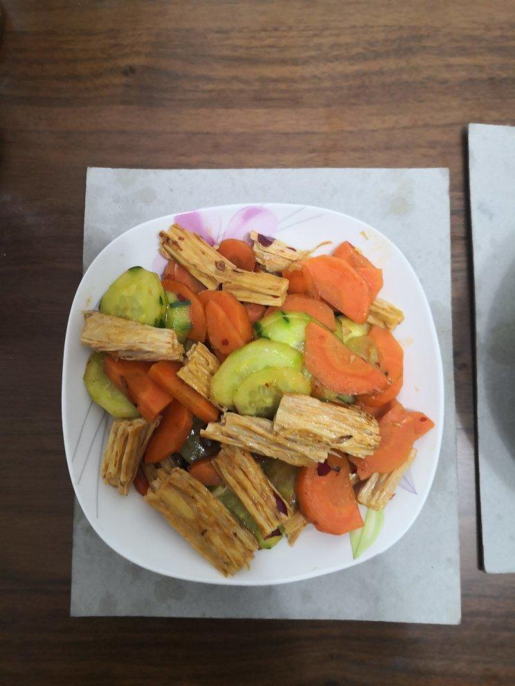 腐竹木耳炒黄瓜