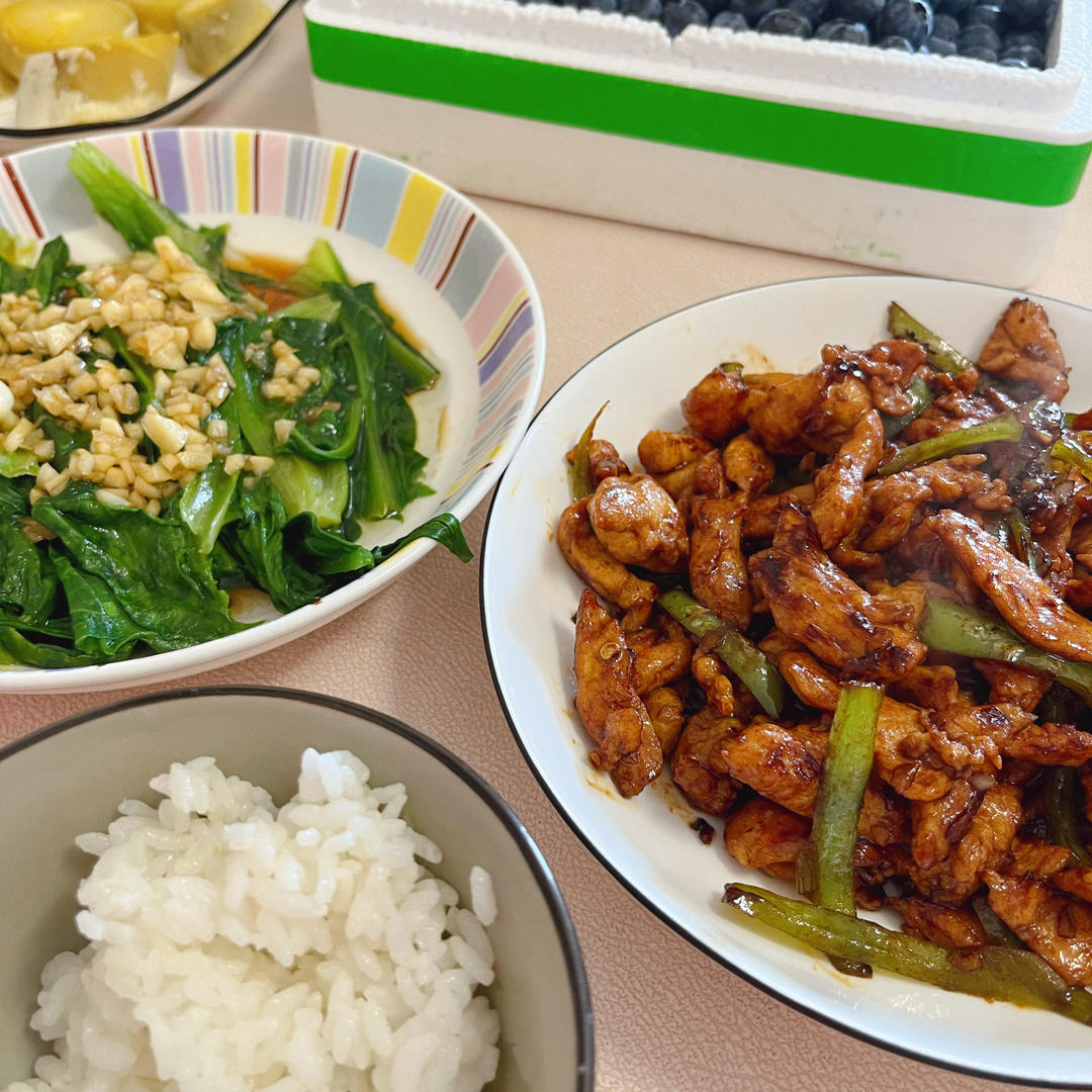 巨好吃的青椒炒鸡胸肉丝，超下饭