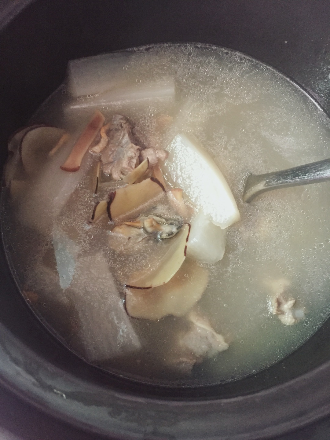 补微量元素汤～响螺肉蠔鼓虾米瑶柱海底椰猪骨汤